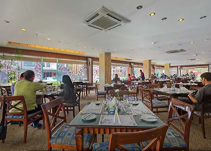 De L' Annapurna 5*