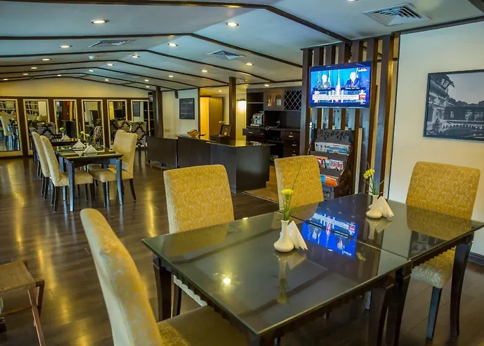 De L' Annapurna Hotel 5*